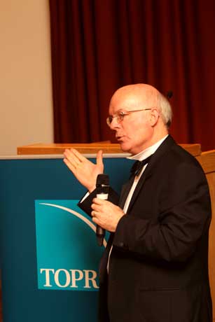 Dr Murray Lumpkin makes a point during the lecture