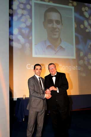 Costantino Congiatu collects the Horizon Award
