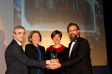 Voisin Consulting Life Sciences collect the Support Award